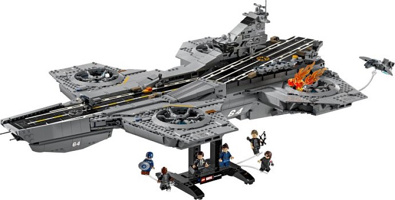 LEGO Marvel odhaluje set 76354 S.H.I.E.L.D. Helicarrier — impozantní létající letadlovou loď z filmů Avengers. Se 3 057 dílky, 6 minifigurkami a vydáním 1. června 2026 jde o jeden z nejdelších sad roku.