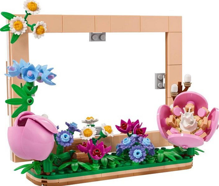 LEGO Botanicals přináší nový GWP dárek – set 40916 Květinový fotorámeček z 310 dílků, který byl dostupný k nákupu od 9. do 16. března 2026.