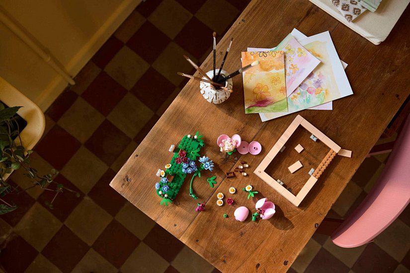 LEGO 40916 Květinový fotorámeček – stavba setu