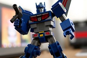 LEGO Icons 10358 Transformers Soundwave – Deceptikon