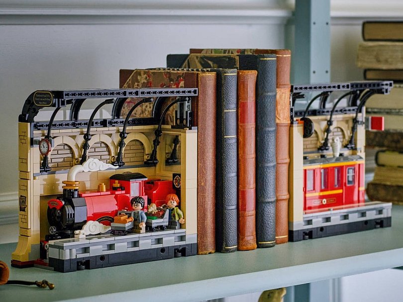 LEGO 76450 Knižní zarážka: Spěšný vlak do Bradavic