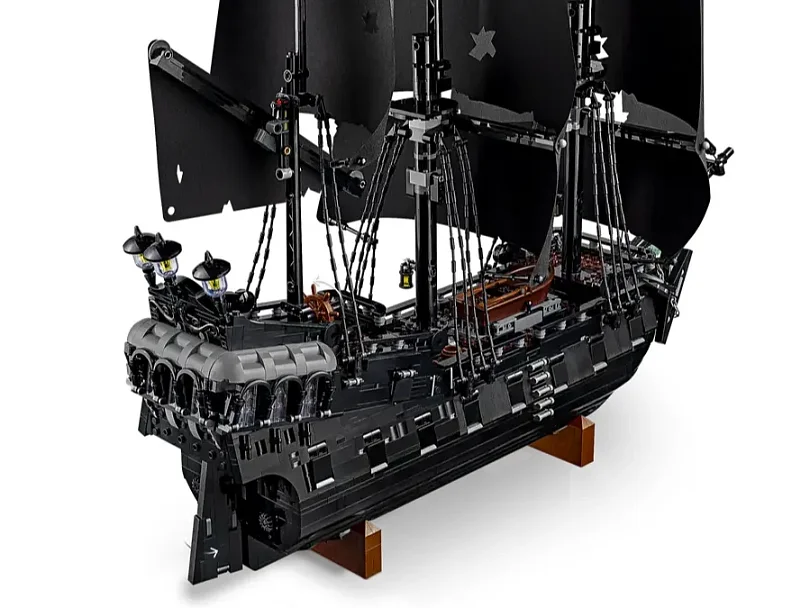 LEGO 10365 Pirátská loď kapitána Jacka Sparrowa