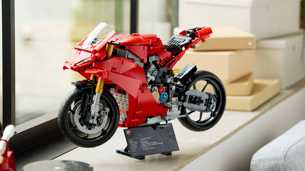 Motorka Ducati Panigale V4 S (42202)