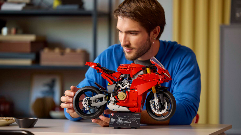 Motorka Ducati Panigale V4 S (42202)